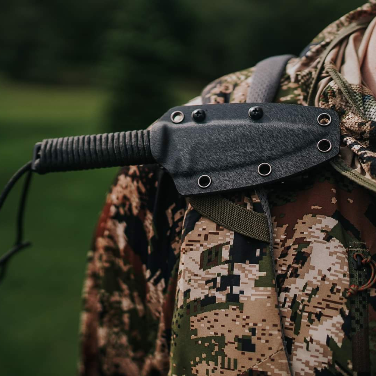 KnivesTools-Ecomm Knife on bookbag
